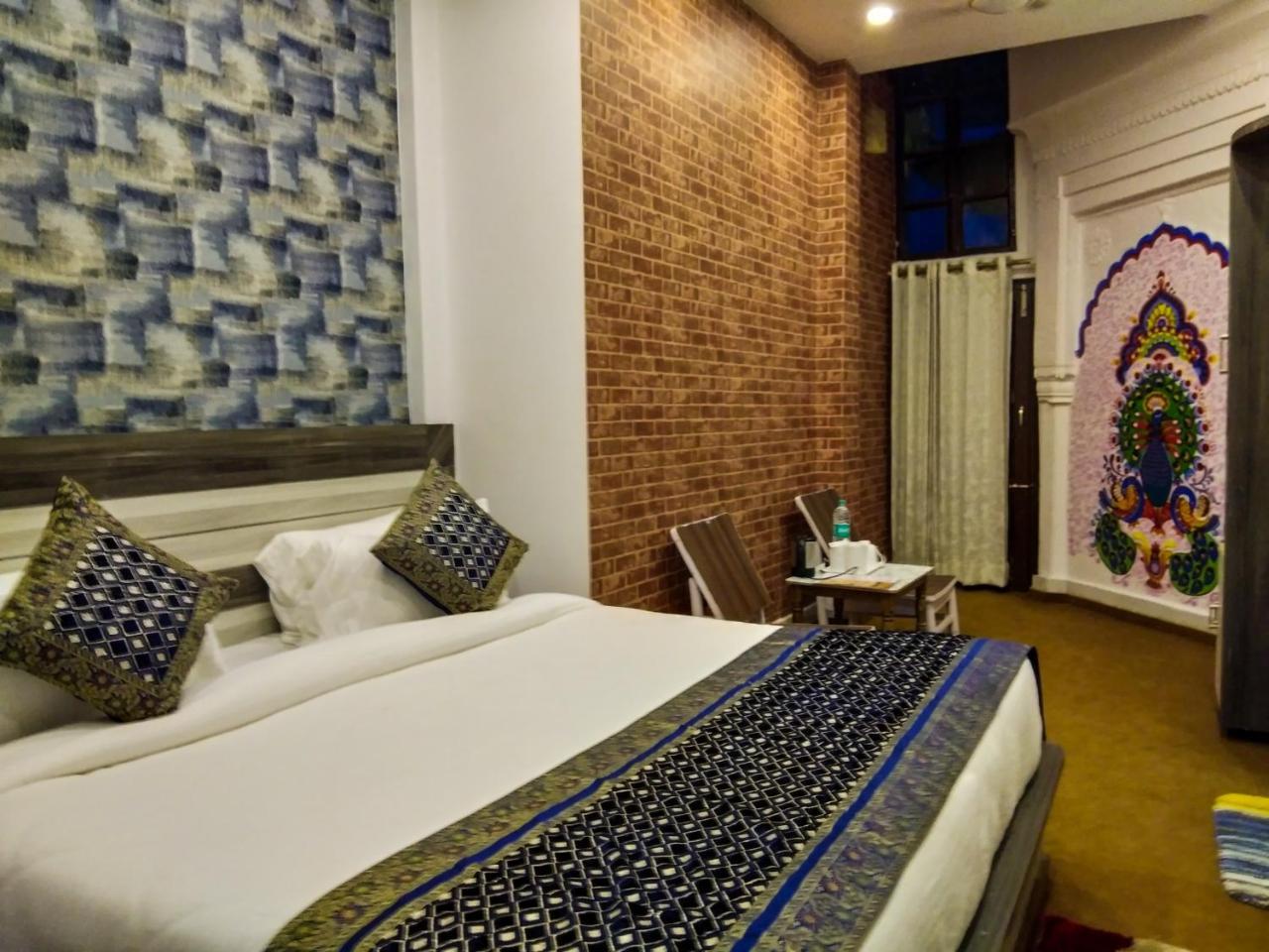 Dwivedi Hotels Hotel Elena Варанаси Экстерьер фото