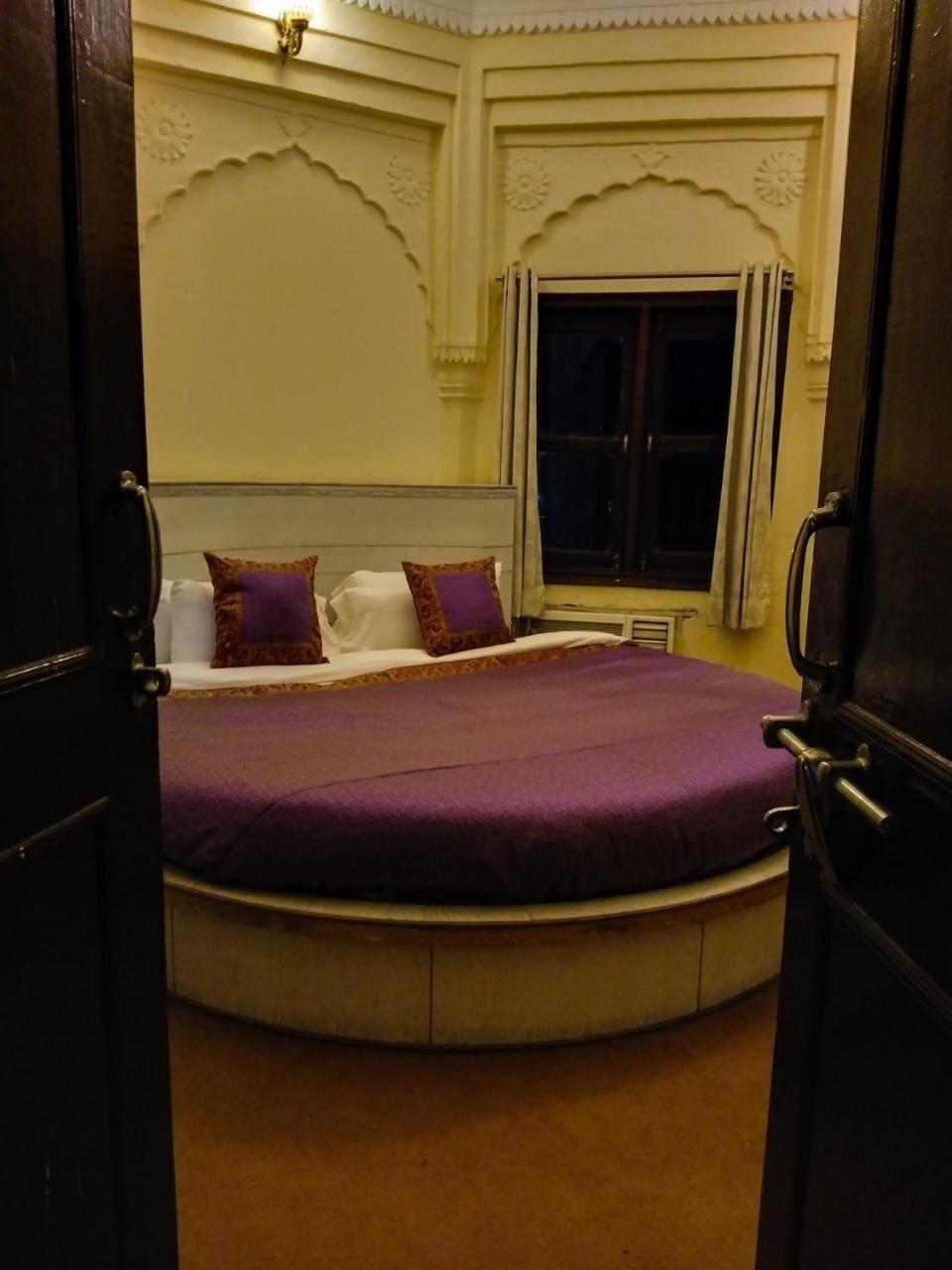 Dwivedi Hotels Hotel Elena Варанаси Экстерьер фото