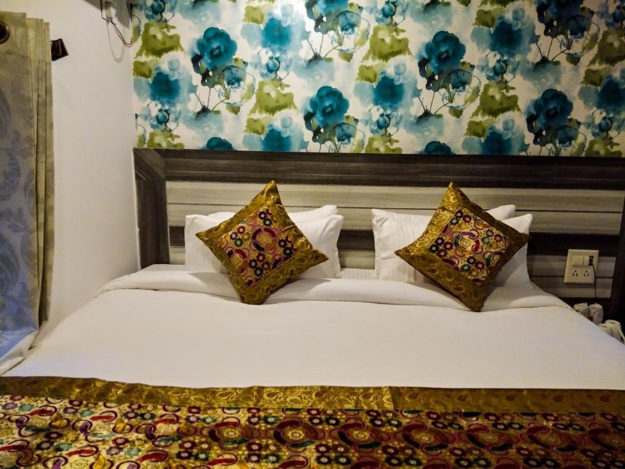 Dwivedi Hotels Hotel Elena Варанаси Экстерьер фото