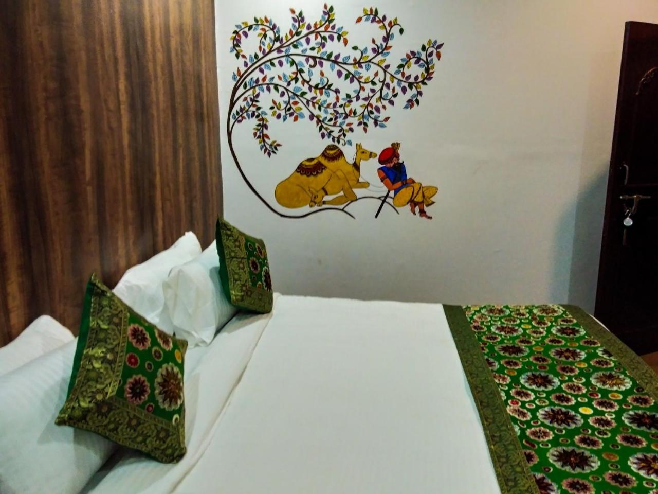 Dwivedi Hotels Hotel Elena Варанаси Экстерьер фото