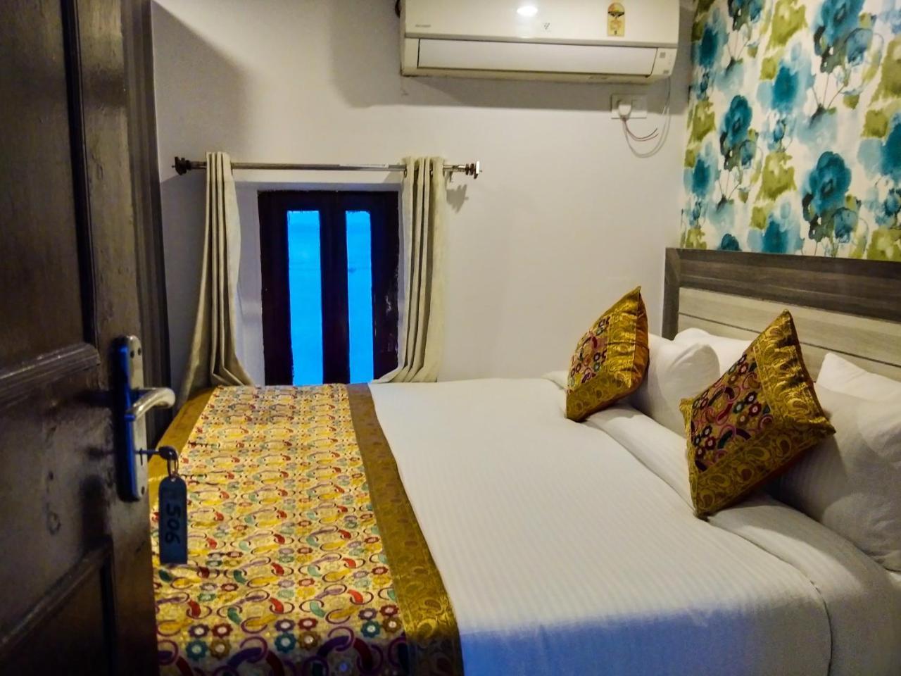 Dwivedi Hotels Hotel Elena Варанаси Экстерьер фото