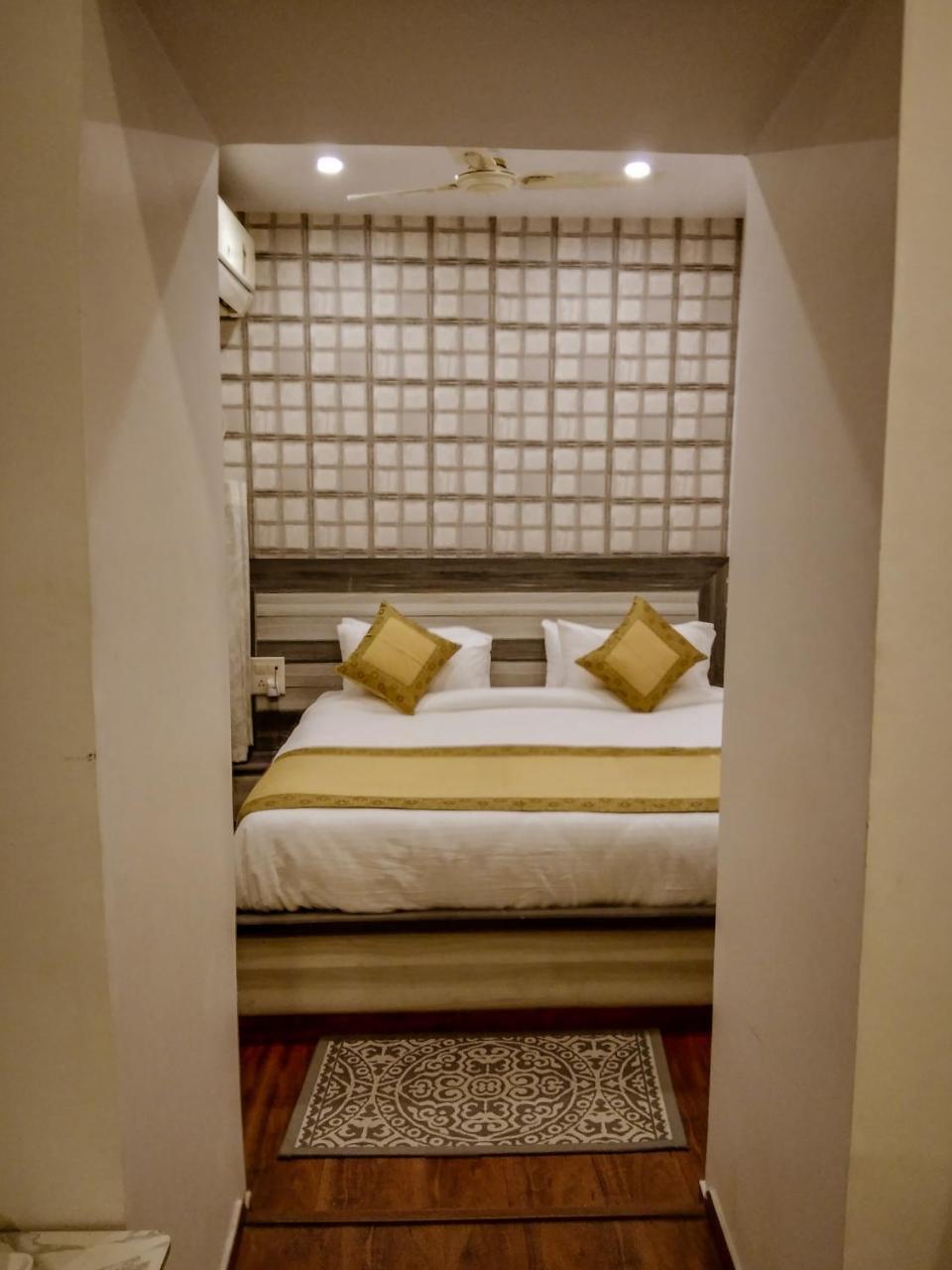 Dwivedi Hotels Hotel Elena Варанаси Экстерьер фото