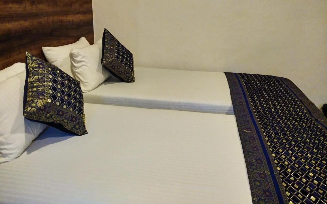 Dwivedi Hotels Hotel Elena Варанаси Экстерьер фото
