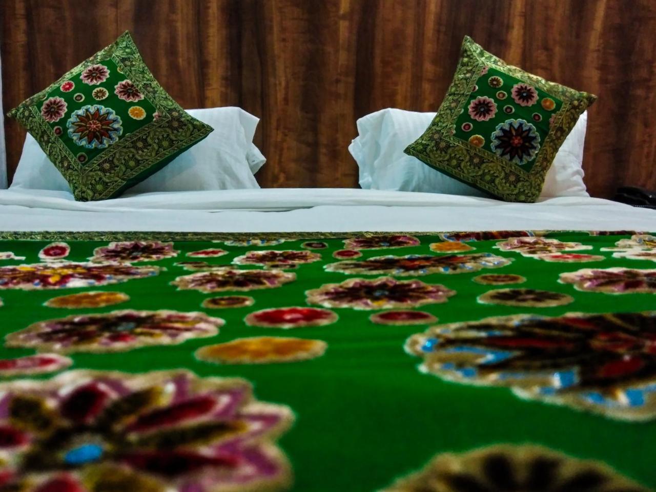 Dwivedi Hotels Hotel Elena Варанаси Экстерьер фото