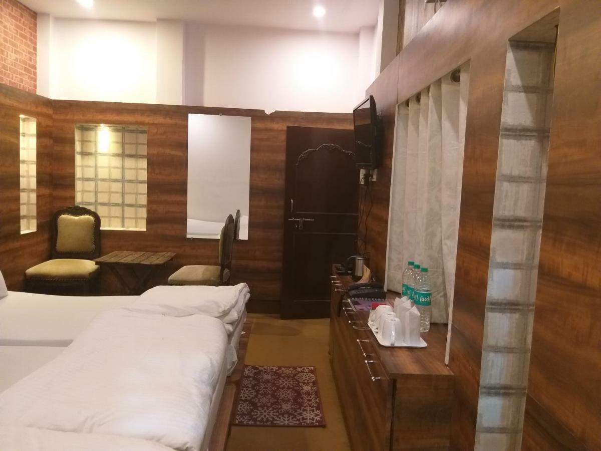 Dwivedi Hotels Hotel Elena Варанаси Экстерьер фото
