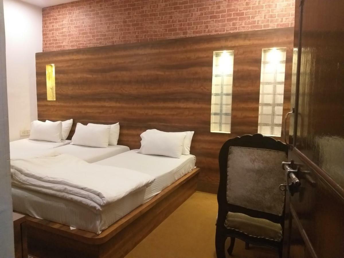 Dwivedi Hotels Hotel Elena Варанаси Экстерьер фото
